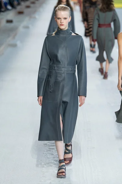 Look 17